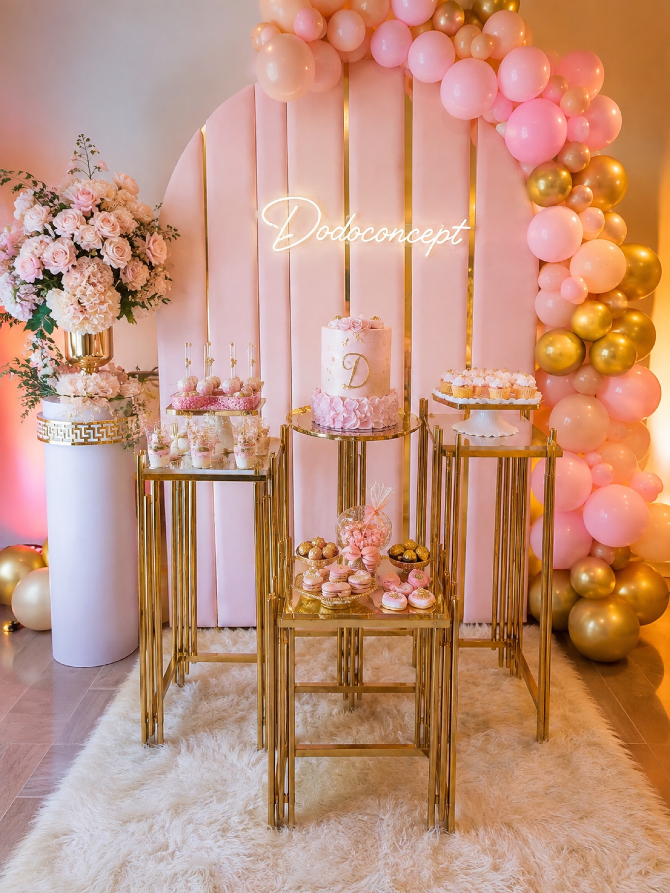 Arche en velours rose avec ballons — Dodoconcept